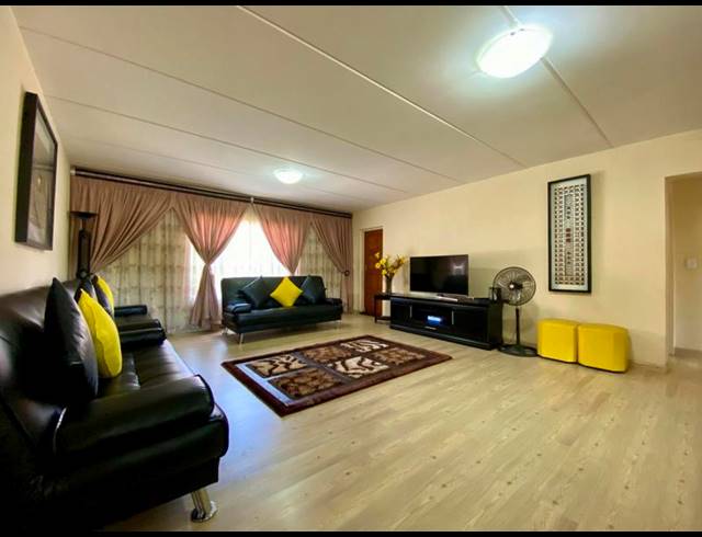 2 BEDROOM APARTMENT FOR SALE IN SUNDOWNER